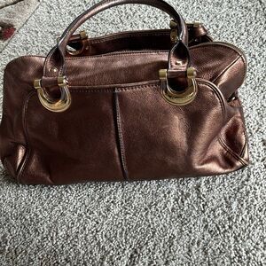 Makowski purse. EUC gold/metallic leather with gold hardware, purple lining!💖
